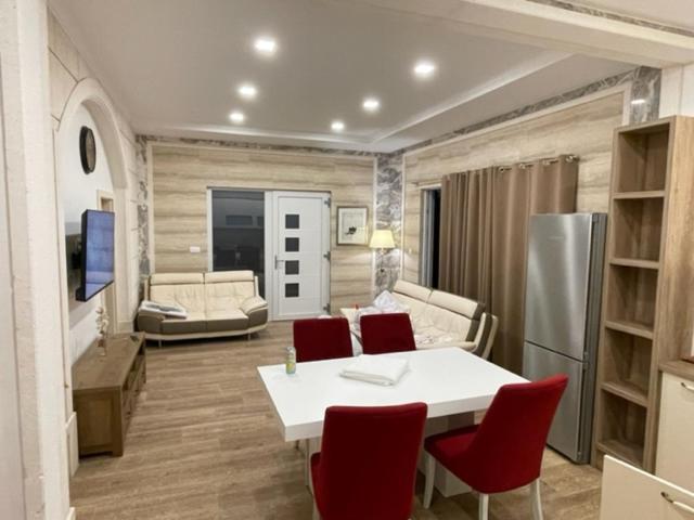 Villa Luce mit Pool Makarska Eksteriør billede