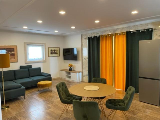 Villa Luce mit Pool Makarska Eksteriør billede